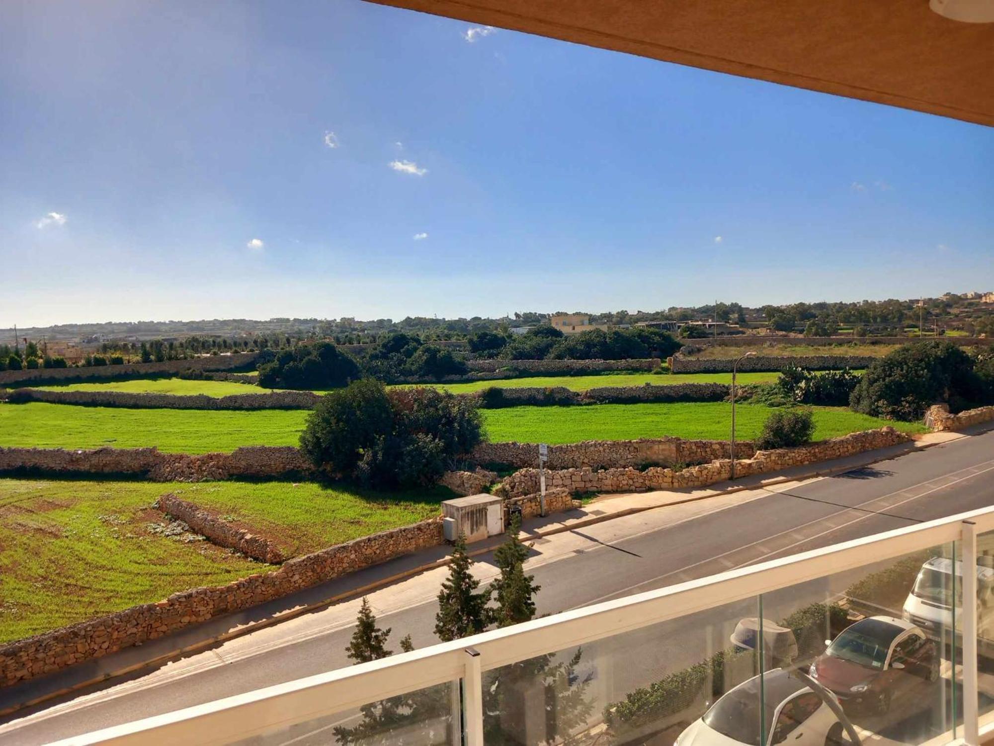 Large, 3 Bedroom Apartment In Marsascala Marsaskala Bagian luar foto