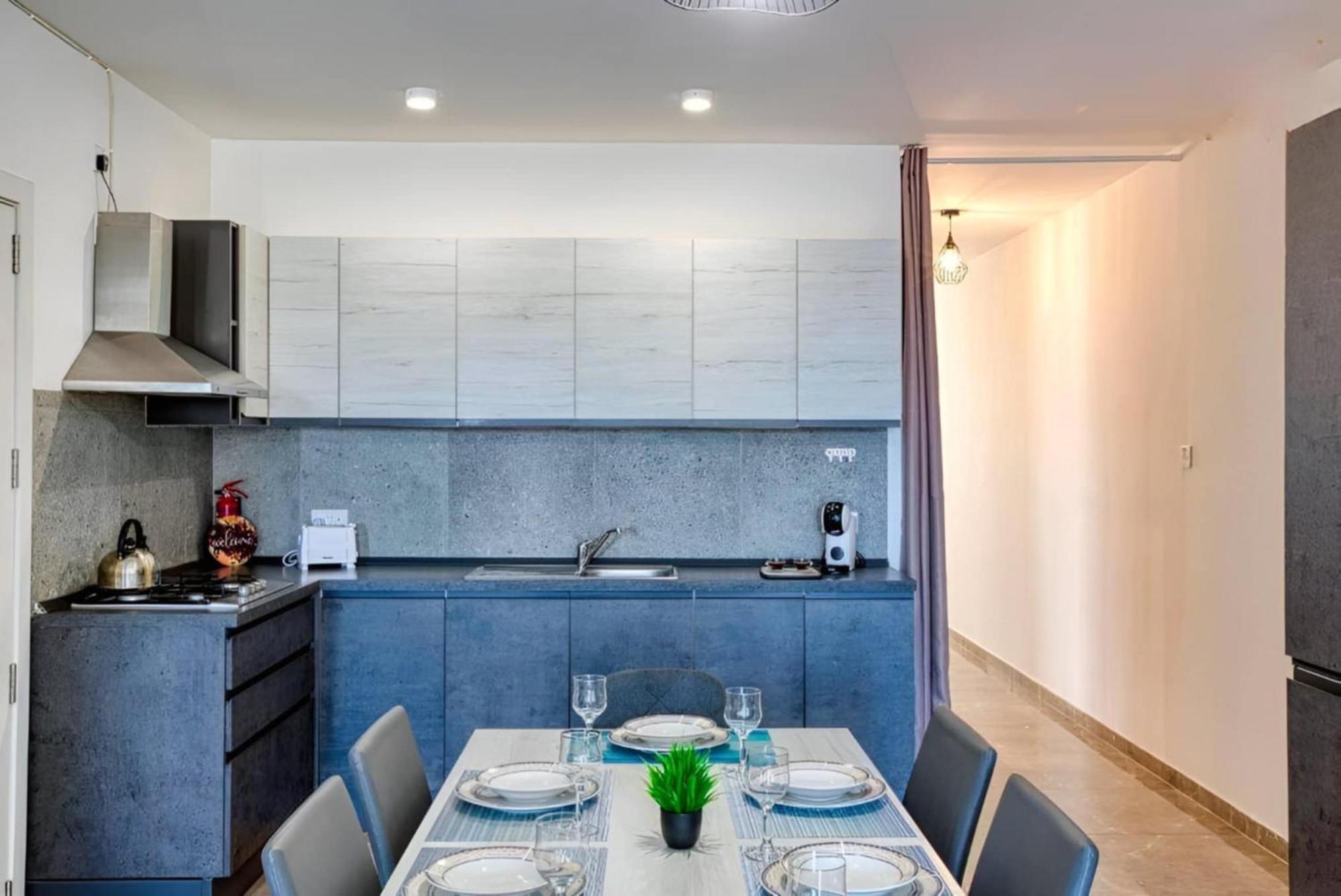 Large, 3 Bedroom Apartment In Marsascala Marsaskala Bagian luar foto