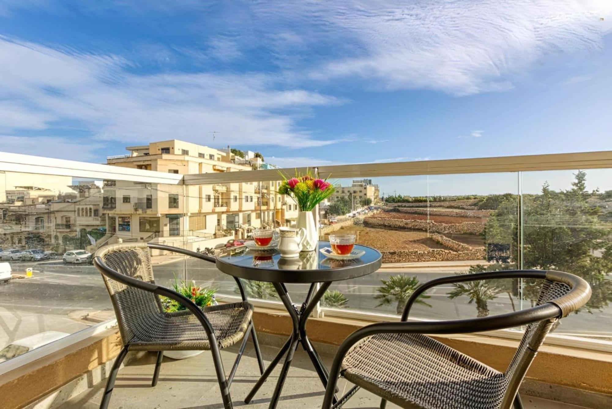 Large, 3 Bedroom Apartment In Marsascala Marsaskala Bagian luar foto