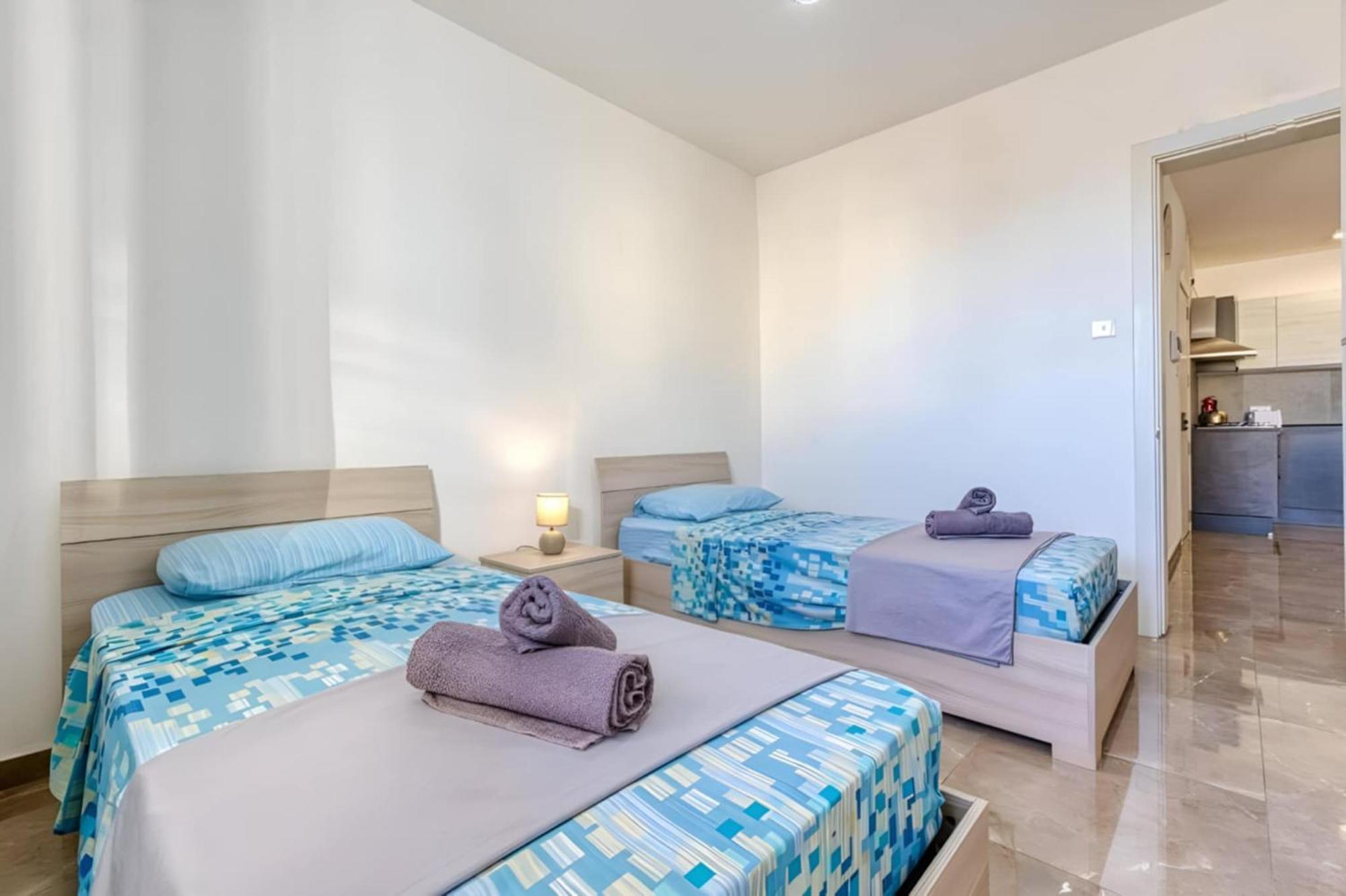 Large, 3 Bedroom Apartment In Marsascala Marsaskala Bagian luar foto